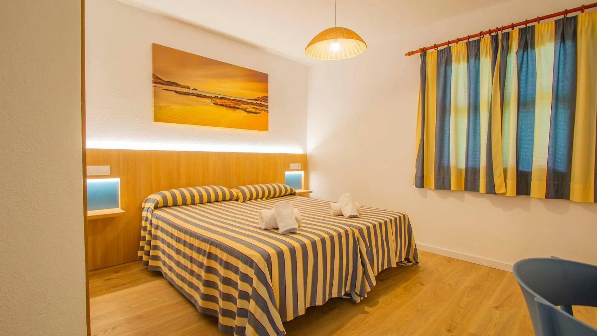 Apartamentos Sol Y Mar II Cala'N Blanes  Espagne