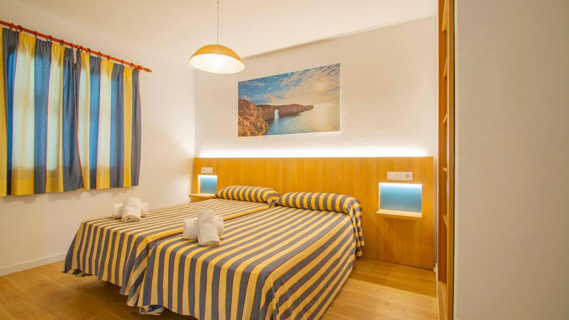 Apartamentos Sol Y Mar II Cala'N Blanes  Cala'N Blanes (Menorca)
